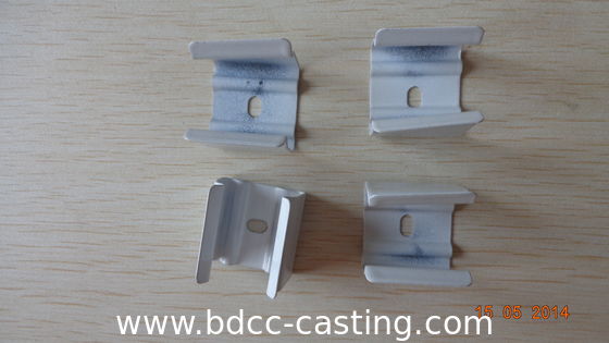 Estampado de piezas pequeñas de metal con todo tipo de acabados, fabricado en China por un fabricante profesional