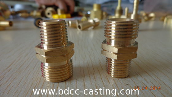 Manguera flexible personalizada con conexiones de latón, fabricada por un fabricante chino