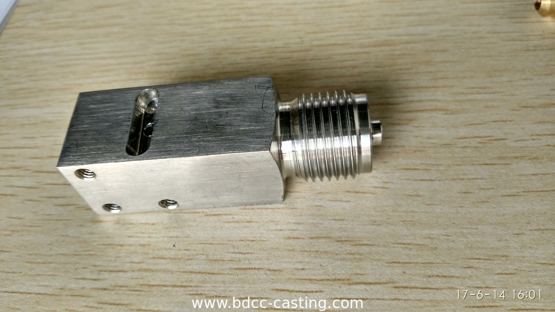 La aduana toda clase de materiales, una variedad de especificaciones, proceso mecánico parte; juntas, instalaciones de tuberías, echando